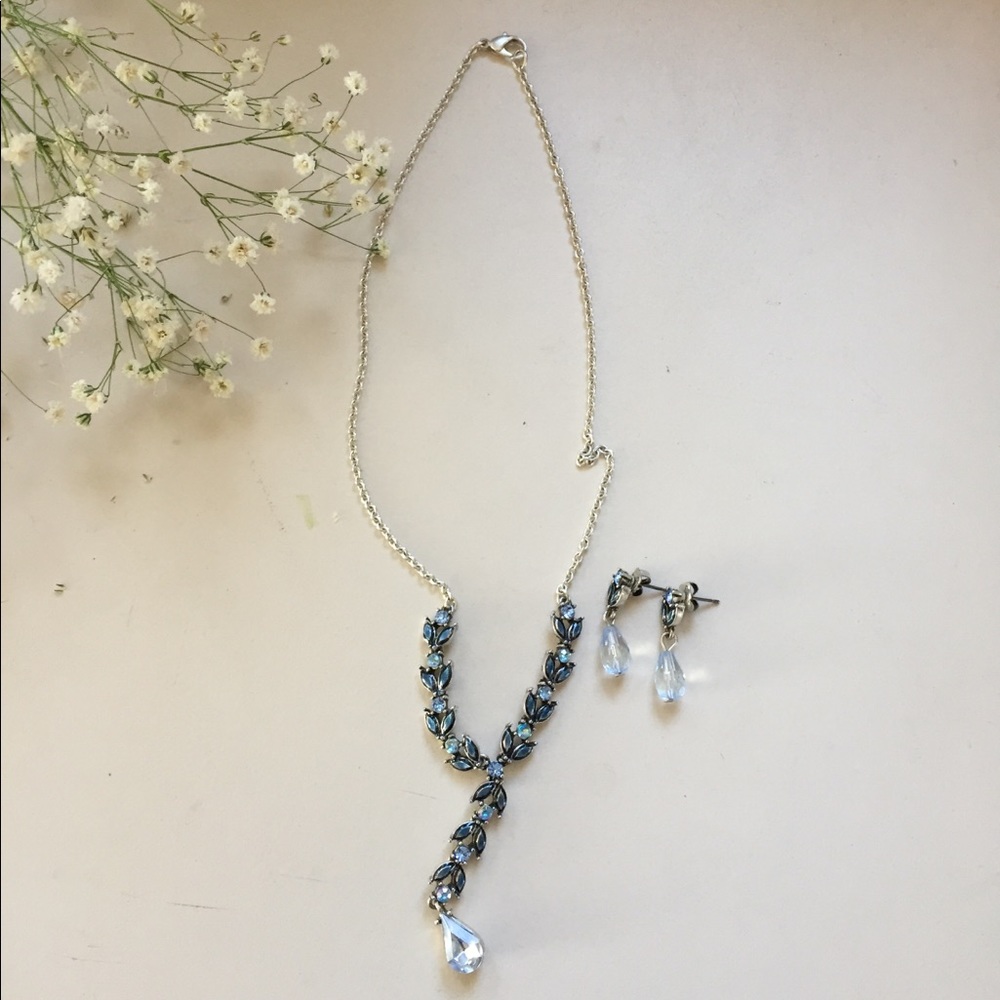 Avon Necklace and Earrings Set